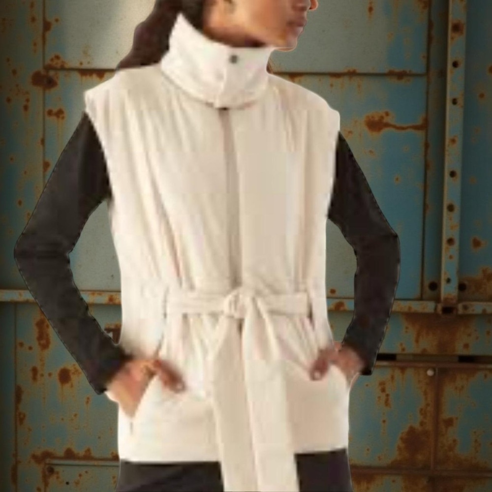 aday city Summit sand vest belted small
